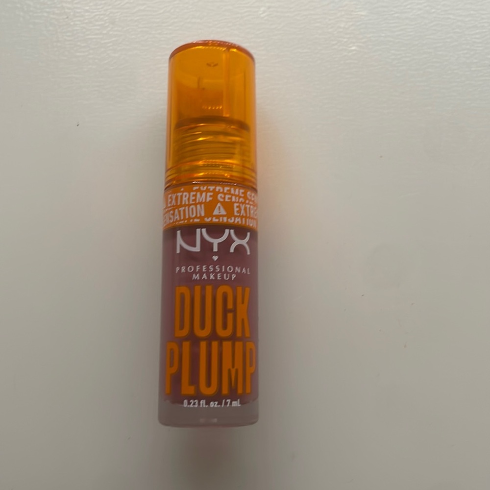 NYX Duck Plump Lip gloss- Lilac on Lock